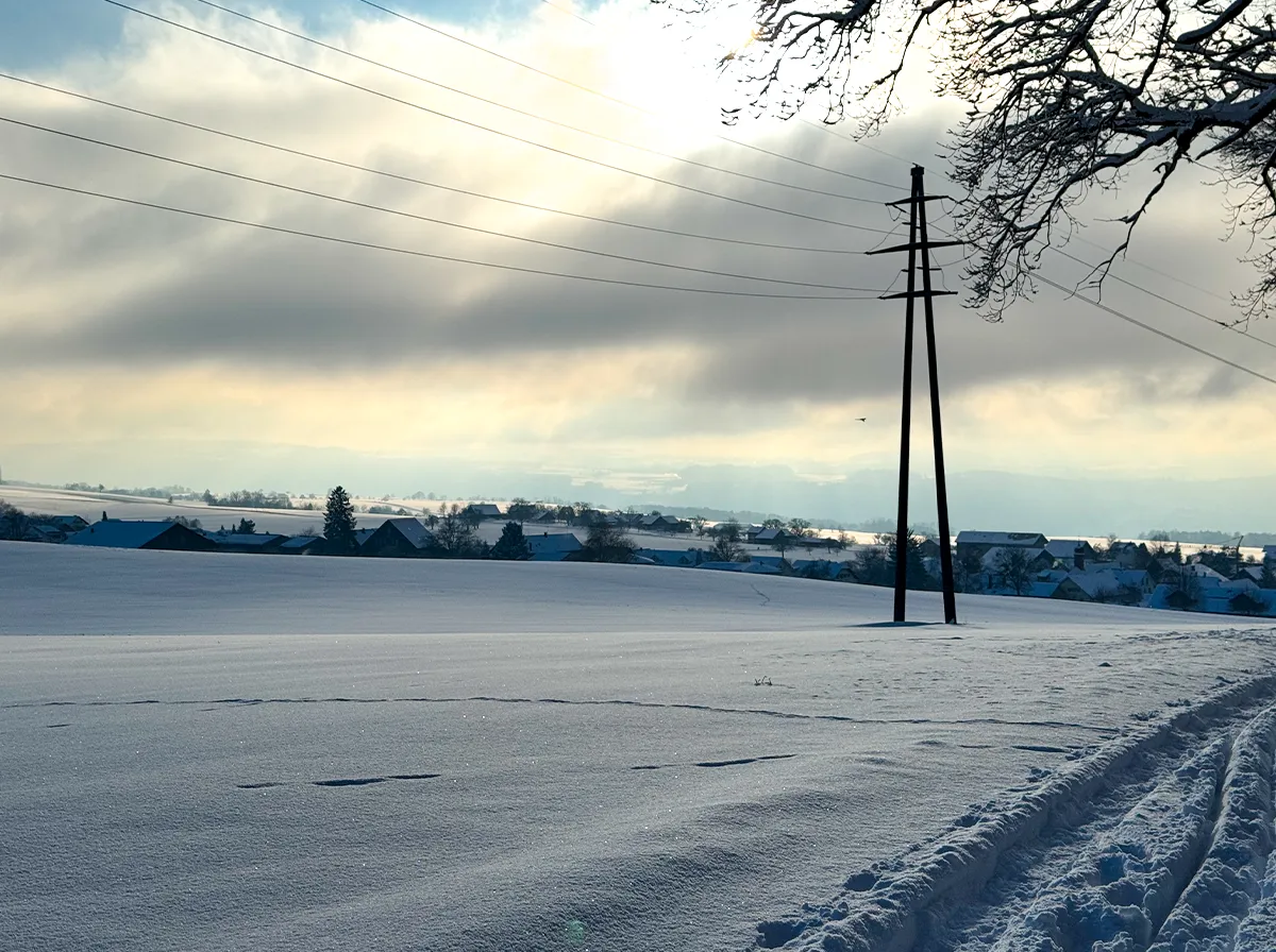 Endlich liegt auch im Flachland Schnee - Blick