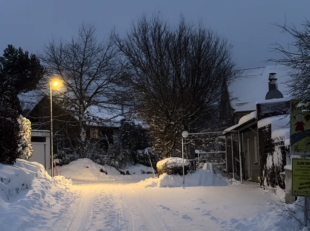 Schneefall erreicht die Ebenen von Bettwil, Aargau